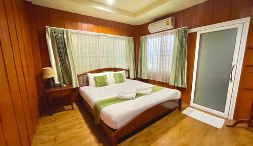 King Bedded Room 