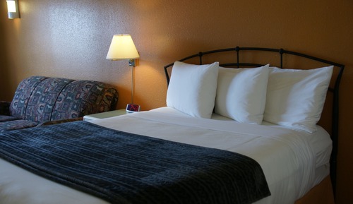 Basic Single Room, 1 Queen Bed