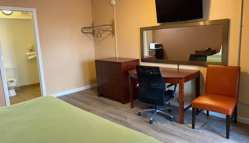 Basic Single Room, 1 King Bed, Smoking