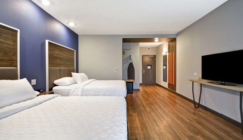 Room, 2 Queen Beds, Accessible, Bathtub