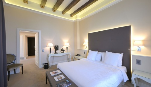 Suite, Lake View