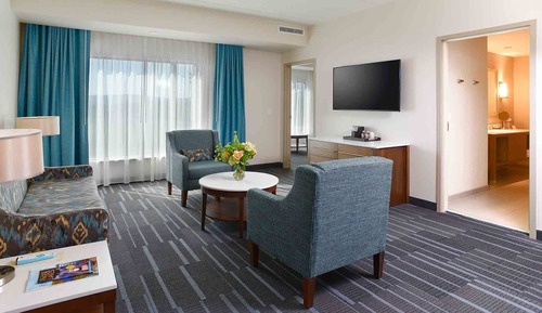 Junior Suite, 1 King Bed, Mountain View
