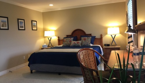 Room, 1 King Bed, Shared Bathroom