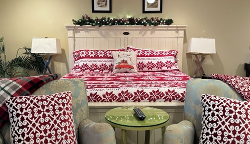 Suite, 1 King Bed, Private Bathroom, Lake View