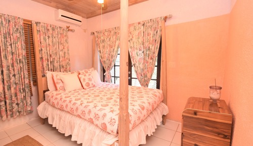 Tropical Premium Garden- footsteps away from beach