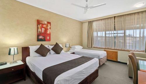 Suite, Non Smoking (1 Queen Bed, Non-Pet Friendly)