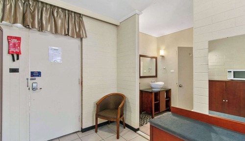 Standard Room, 1 King Bed, Non Smoking, Ground Floor