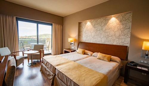 Double Room (2 adults + 2 children)