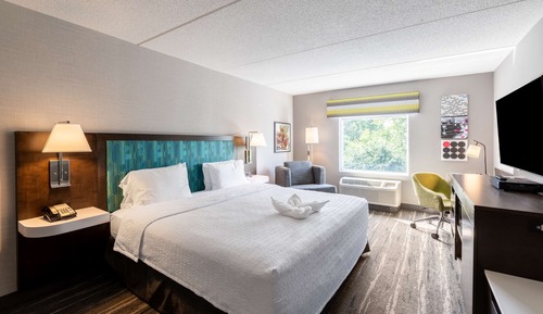 Standard room with king bed