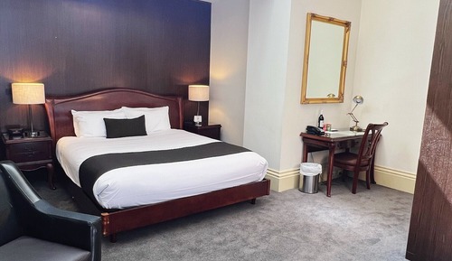 Suite, 1 King Bed, Non Smoking