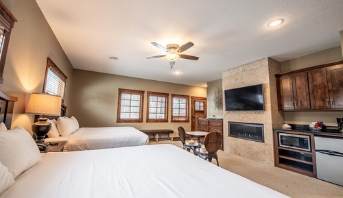 Studio Garden Cottage on Main Property