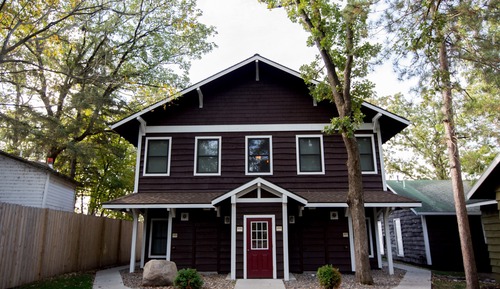 Standard Room, 1 Queen Bed, Lake View (1 Bdrm Grand View Cabin)