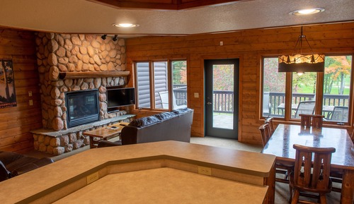 2 Bdrm with Loft Roy Lodge Golf Villa