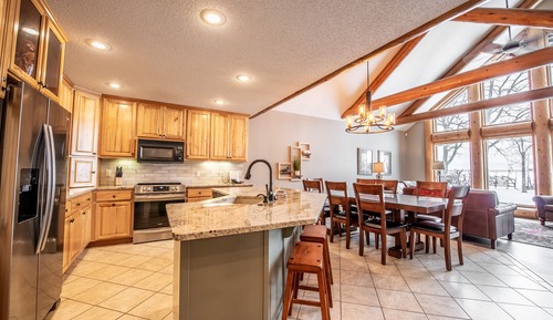 716 - 6 Bdrm with Loft Lakefront Interlachen Townhome