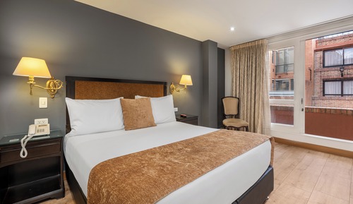 Junior Room, 1 Queen Bed