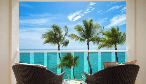 Ocean Front Room, Guest room