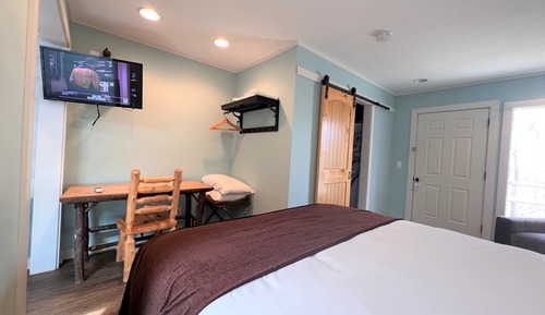 Inn Room 1 Queen Bed Deluxe