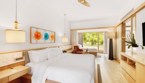 Premier Room, 1 King Bed, Non Smoking, Garden View