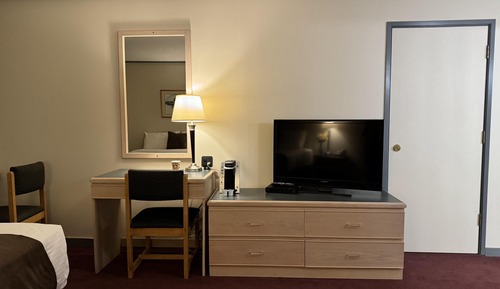 Pet-Friendly: 1 Queen Bed