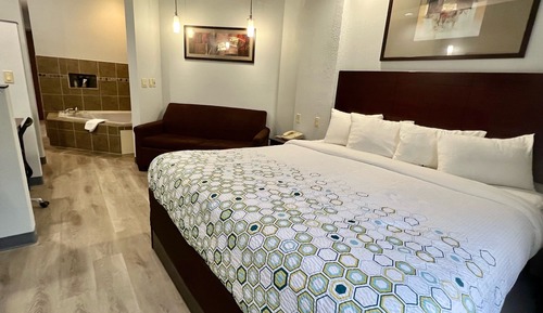 Studio, 1 King Bed, Non Smoking, Jetted Tub