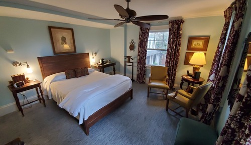 Room, Private Bathroom (Kingston)