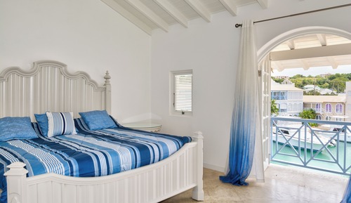 Signature Three bedroom lagoon front