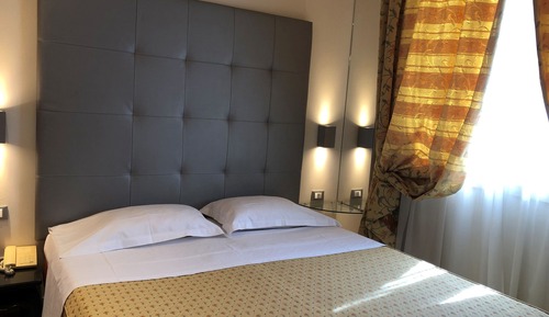 Economy Room, 1 Queen Bed