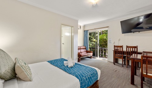 Family Room with separated bedroom - Garden View