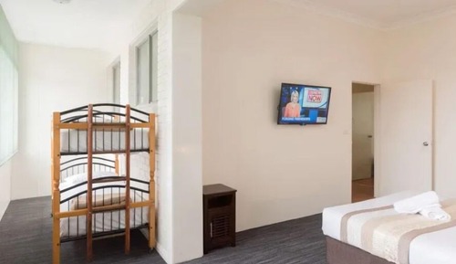 Self Contained Apartment with separated bedroom - 5 pax