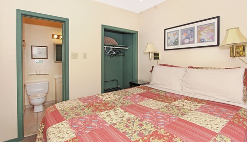 Comfort Room, 1 Queen Bed