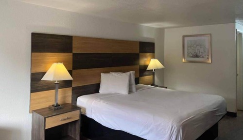 Deluxe Room, 1 Queen Bed, Accessible, Non Smoking