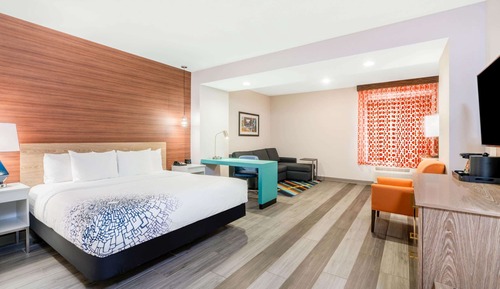 Deluxe Studio Suite, 1 King Bed, Non Smoking