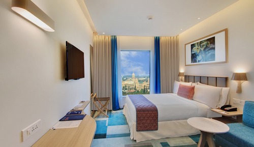 Standard Room, 2 Twin Beds (Turf View)