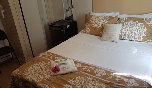Deluxe Room, 1 Queen Bed, 2 Bathrooms, Ground Floor