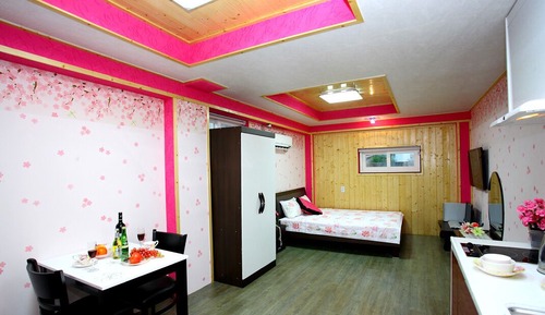 Room (Wave)