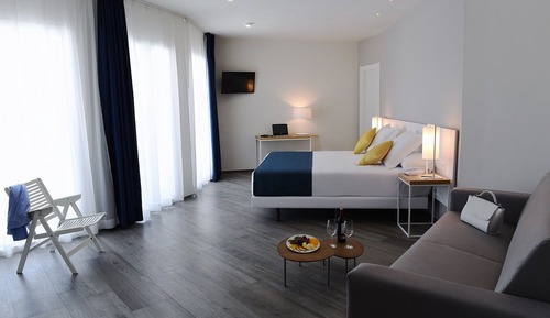 Basic Double Room, Partial Sea View