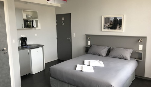 Deluxe Studio