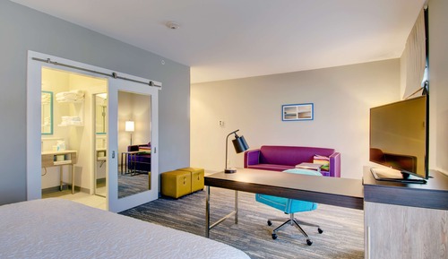 Studio, 1 King Bed, Non Smoking, Refrigerator & Microwave (Wet Bar)