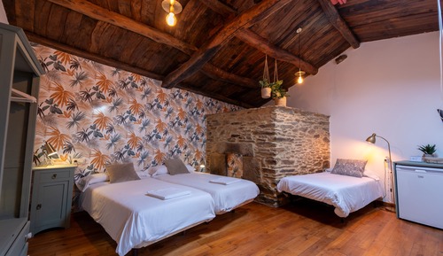 Twin Room, 3 Twin Beds (1. Pedrafita do Cebreiro)