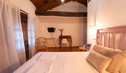 Double Room, 1 Double Bed (4. Portomarín)