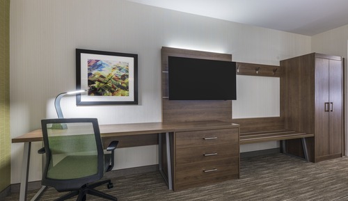 Standard Room, 1 King Bed, Accessible (Roll-in Shower)