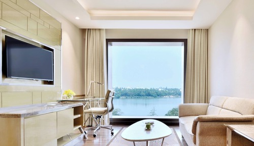 Junior Suite, 1 King Bed, Non Smoking