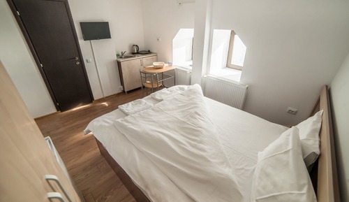 Comfort Studio, 1 Queen Bed, River View