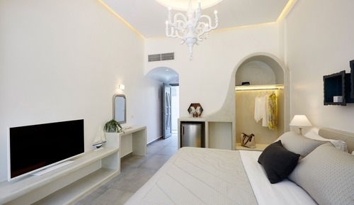 King Suite with outdoor Jetted Tub