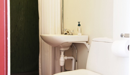 Economy Twin Room (Bedsheets not included)