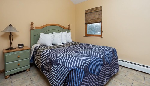 Queen Suite 7 (Adjoins to Suite 8)