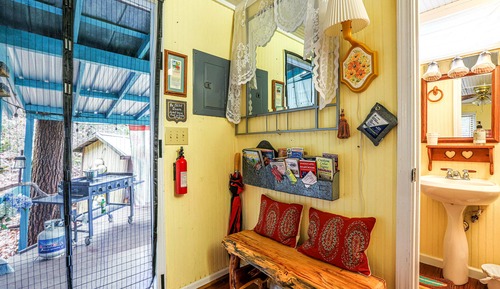 Romantic Cabin, 1 Queen Bed, Mountain View, Overwater