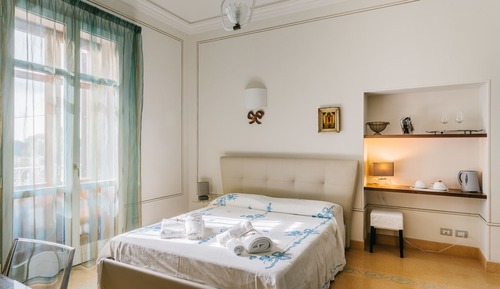 Deluxe Condo, 2 Bedrooms, Balcony