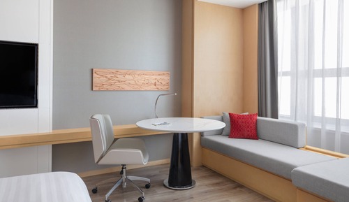 Executive Room, 1 King Bed, City View