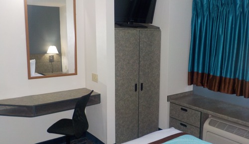 Standard Room, 2 Queen Beds, Non Smoking (Pet Friendly)